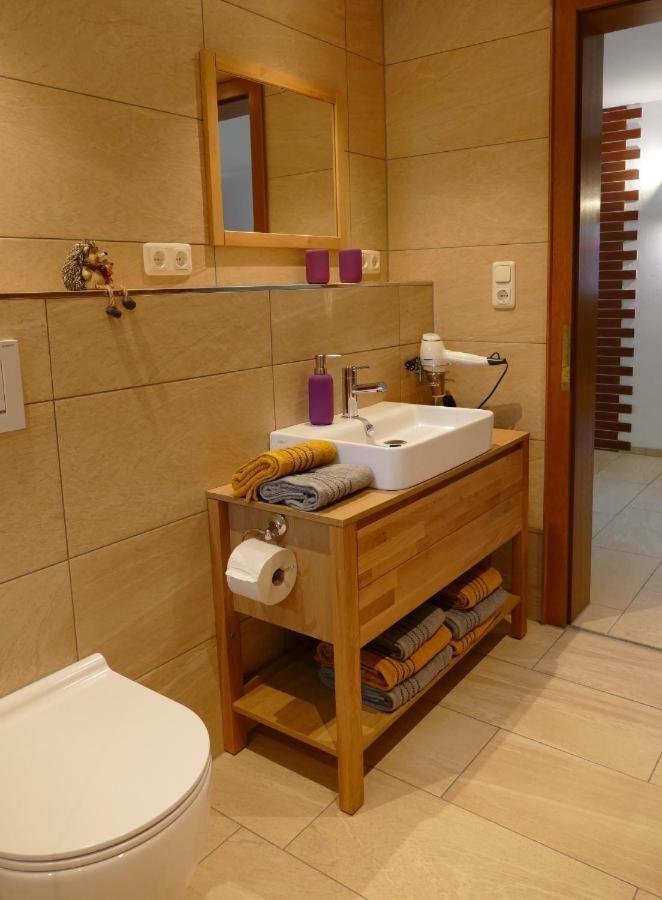 Alpenbauernhaus Konzett シュルンス 部屋 写真